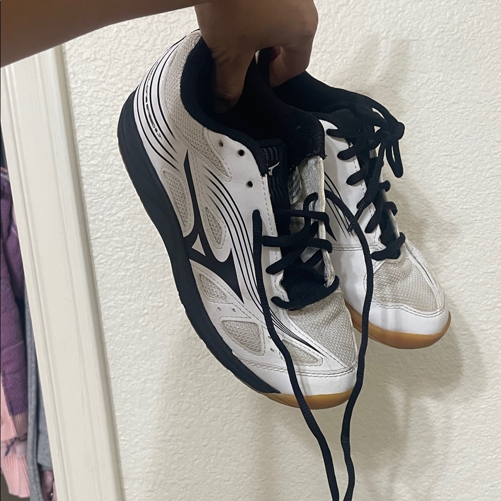 Mizuno White and Black Kids Athletic Shoes with Gum Outsole